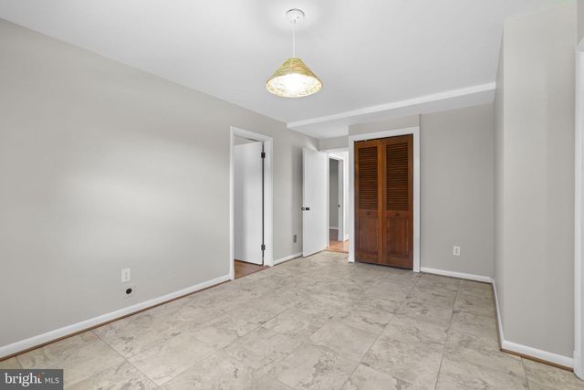 18015 MUNCASTER RD, Rockville, MD 20855