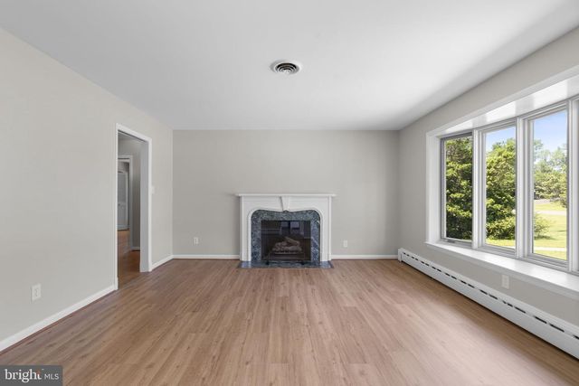 18015 MUNCASTER RD, Rockville, MD 20855