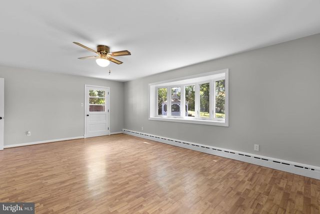 18015 MUNCASTER RD, Rockville, MD 20855