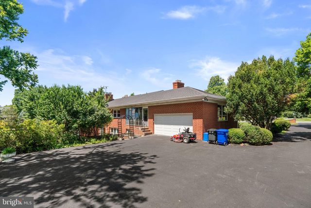 18015 MUNCASTER RD, Rockville, MD 20855