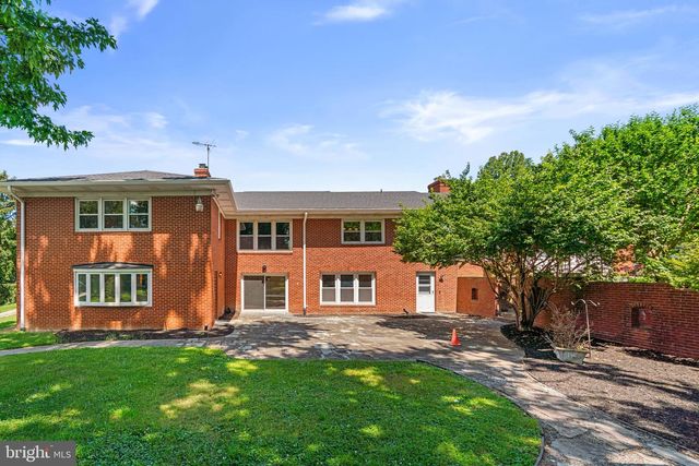 18015 MUNCASTER RD, Rockville, MD 20855