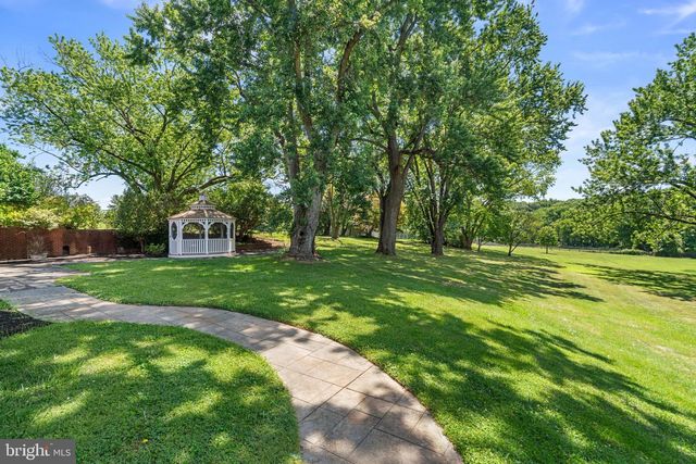18015 MUNCASTER RD, Rockville, MD 20855
