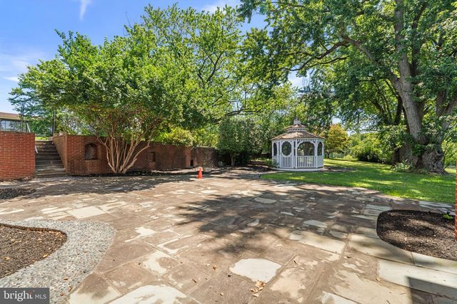 18015 MUNCASTER RD, Rockville, MD 20855