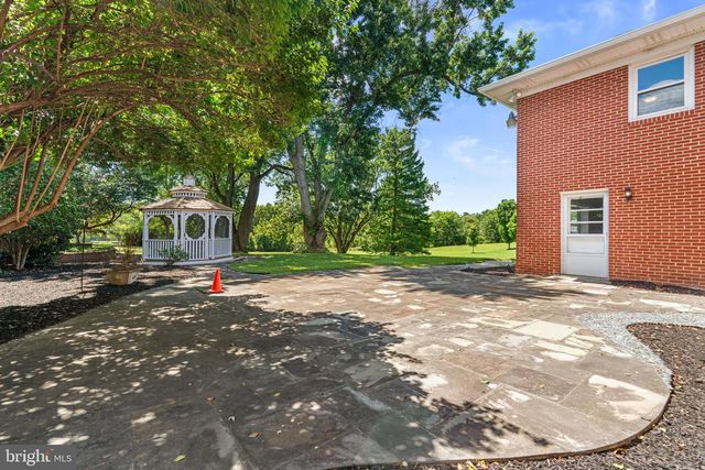 18015 MUNCASTER RD, Rockville, MD 20855
