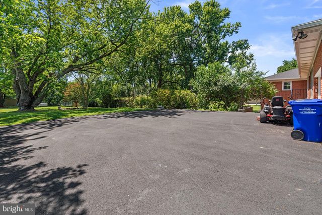 18015 MUNCASTER RD, Rockville, MD 20855