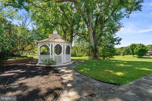 18015 MUNCASTER RD, Rockville, MD 20855