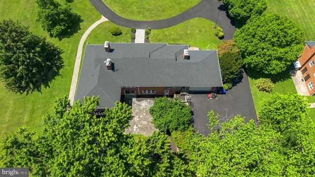 18015 MUNCASTER RD, Rockville, MD 20855