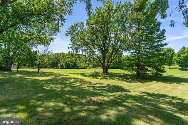 18015 MUNCASTER RD, Rockville, MD 20855