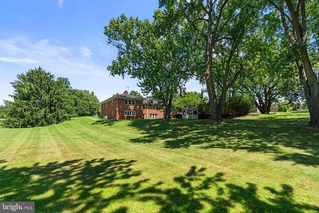 18015 MUNCASTER RD, Rockville, MD 20855