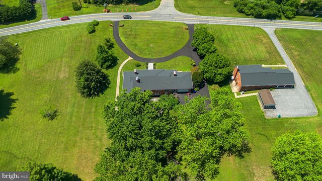 18015 MUNCASTER RD, Rockville, MD 20855