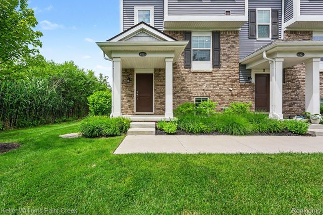 4923 Treeside Lane, Troy, MI 48098