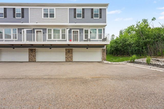 4923 Treeside Lane, Troy, MI 48098