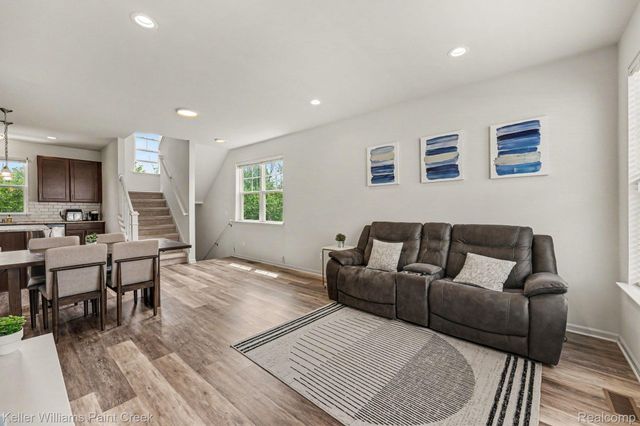 4923 Treeside Lane, Troy, MI 48098