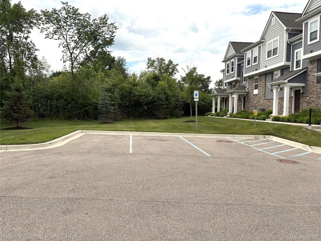 4923 Treeside Lane, Troy, MI 48098