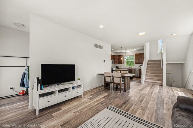 4923 Treeside Lane, Troy, MI 48098
