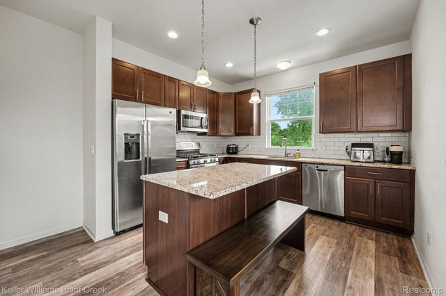 4923 Treeside Lane, Troy, MI 48098