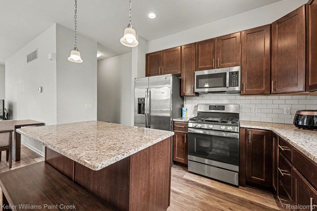 4923 Treeside Lane, Troy, MI 48098