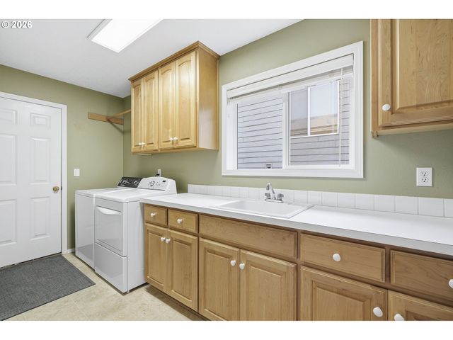 1433 BEGONIA Ave, Forest Grove, OR 97116