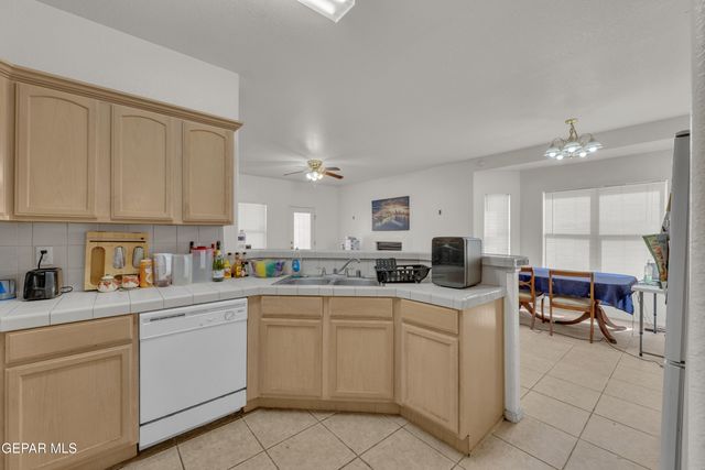 14737 Mountain Breeze Avenue, Horizon City, TX 79928