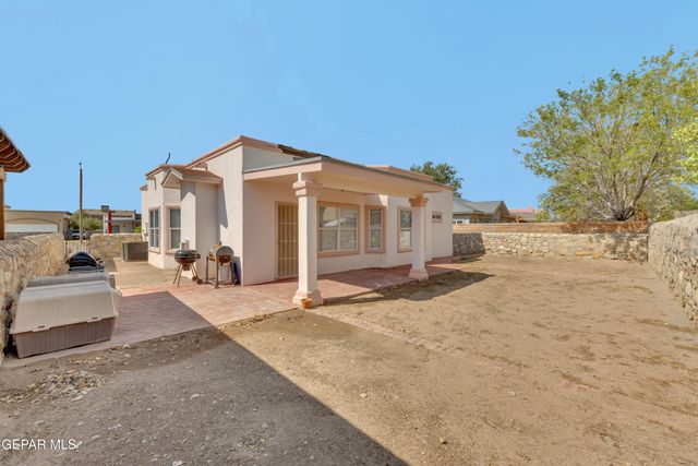 14737 Mountain Breeze Avenue, Horizon City, TX 79928