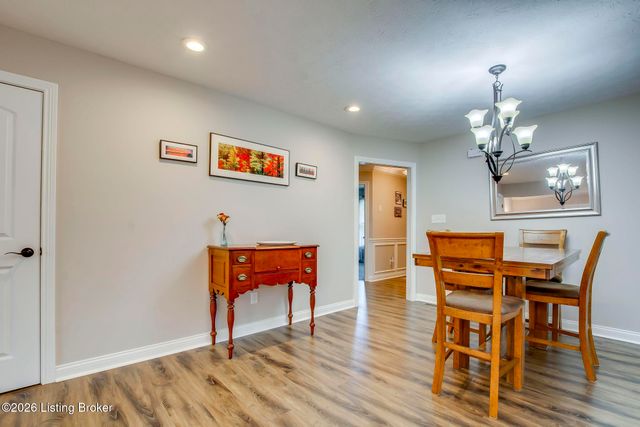 5816 Shepherd Crossing Dr, Louisville, KY 40219