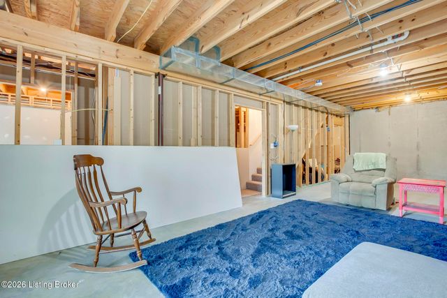 5816 Shepherd Crossing Dr, Louisville, KY 40219
