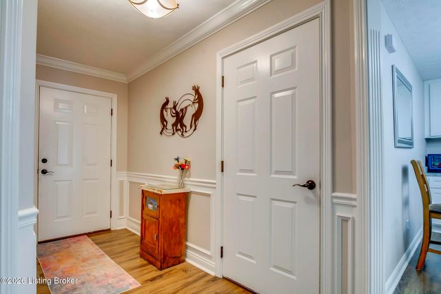5816 Shepherd Crossing Dr, Louisville, KY 40219