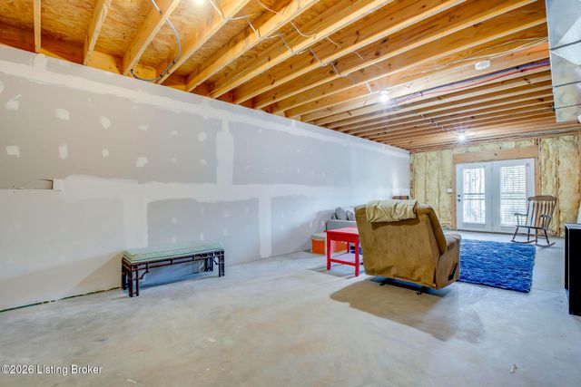 5816 Shepherd Crossing Dr, Louisville, KY 40219