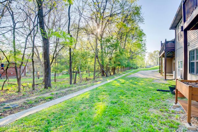 5816 Shepherd Crossing Dr, Louisville, KY 40219