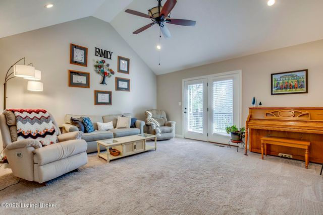 5816 Shepherd Crossing Dr, Louisville, KY 40219