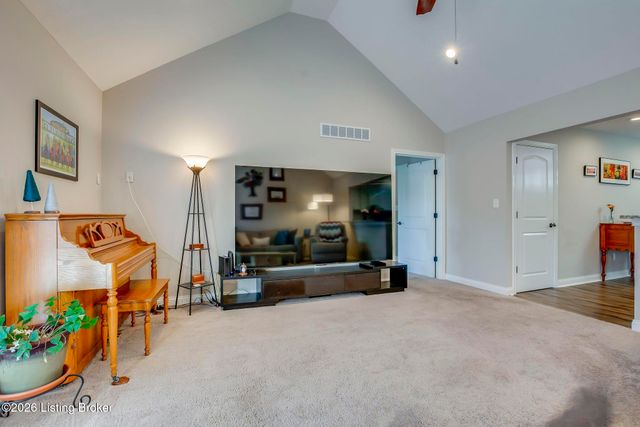 5816 Shepherd Crossing Dr, Louisville, KY 40219
