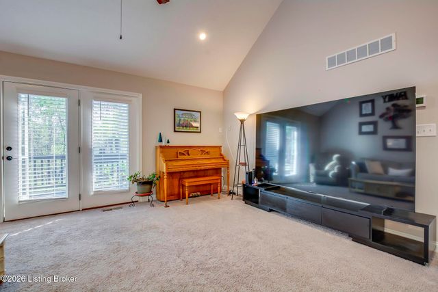 5816 Shepherd Crossing Dr, Louisville, KY 40219