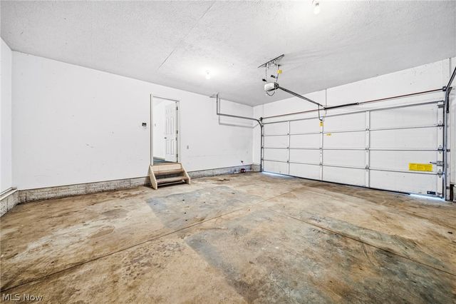 1682 Sugar Creek Creek, Rock Creek, OH 44084
