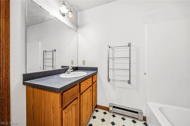 1682 Sugar Creek Creek, Rock Creek, OH 44084