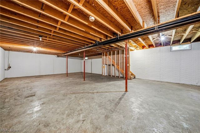 1682 Sugar Creek Creek, Rock Creek, OH 44084