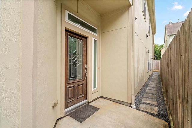 1611 Summer Street B, Houston, TX 77007