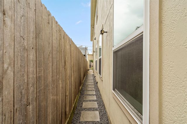 1611 Summer Street B, Houston, TX 77007