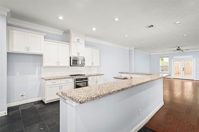1611 Summer Street B, Houston, TX 77007