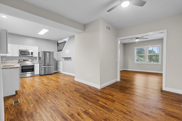 102 W Walnut Street, Southgate, KY 41071