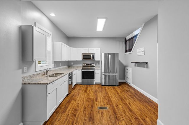 102 W Walnut Street, Southgate, KY 41071