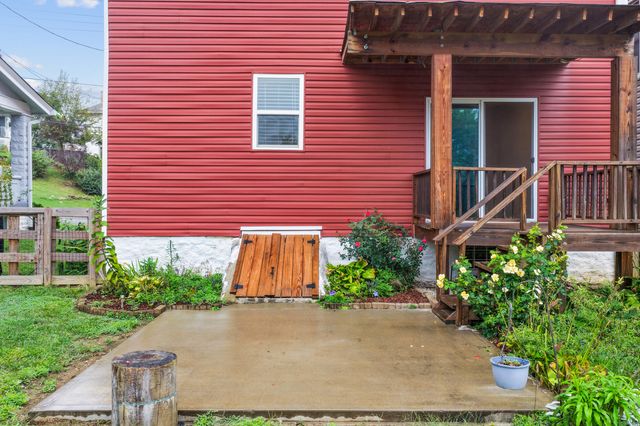 102 W Walnut Street, Southgate, KY 41071