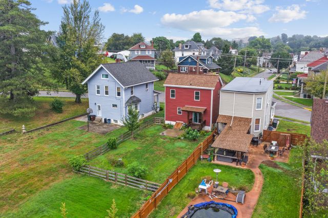 102 W Walnut Street, Southgate, KY 41071