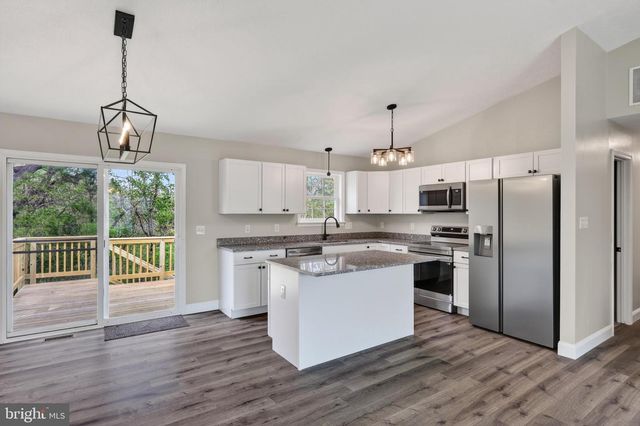 213 BLACK OAK DR, Maurertown, VA 22644