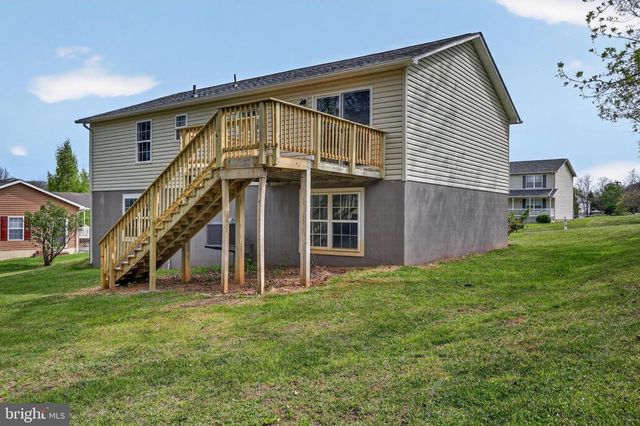213 BLACK OAK DR, Maurertown, VA 22644