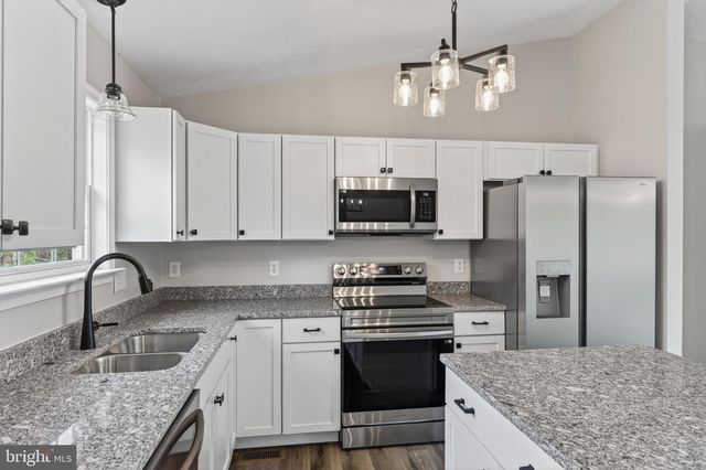 213 BLACK OAK DR, Maurertown, VA 22644