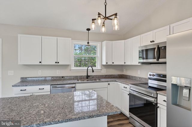 213 BLACK OAK DR, Maurertown, VA 22644