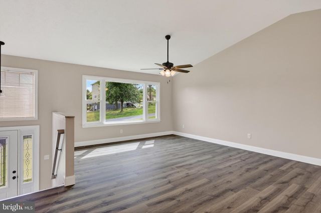213 BLACK OAK DR, Maurertown, VA 22644