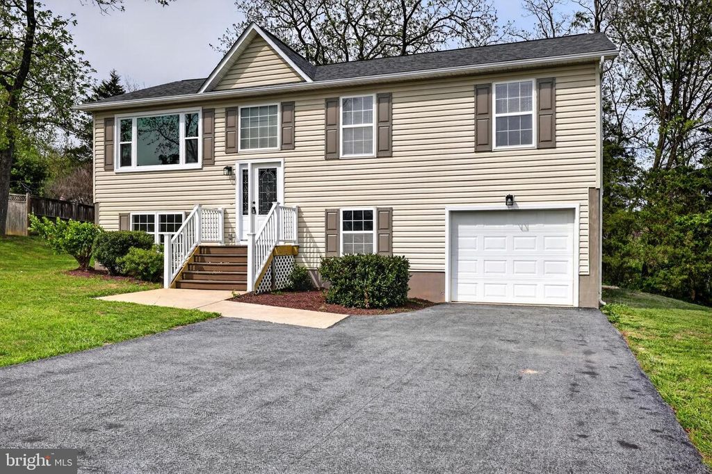 213 BLACK OAK DR, Maurertown, VA 22644