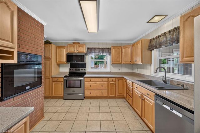 4010 Kernersville Road, Winston-salem, NC 27107