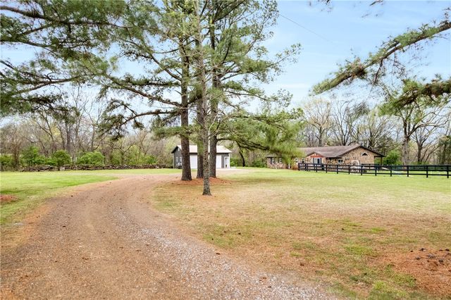 12036 SE Campbell Road, West Fork, AR 72774
